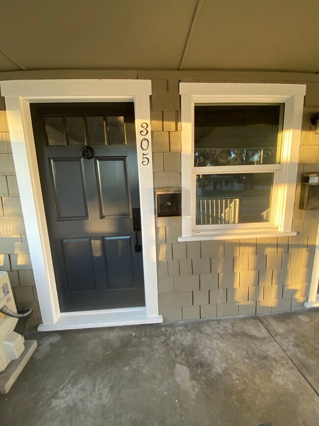 Front entry - 305 E Lemon Ave