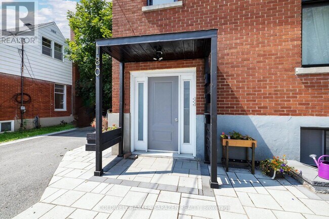Building Photo - 180 Woodroffe Ave