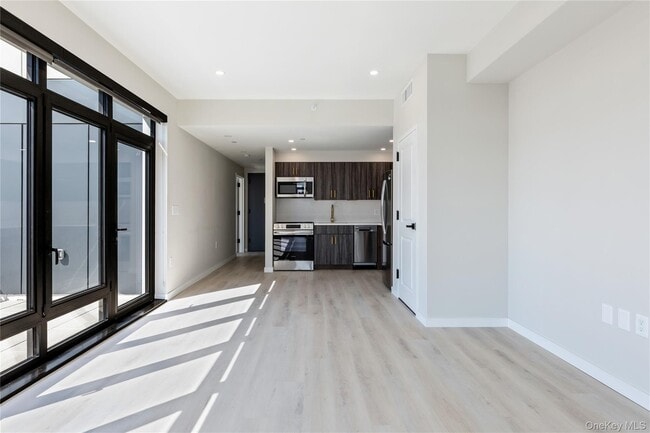 Foto del edificio - 37-18 Broadway