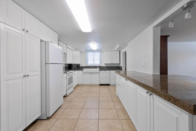 Building Photo - R134IC