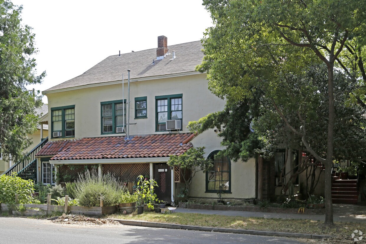Primary Photo - 2701 G St