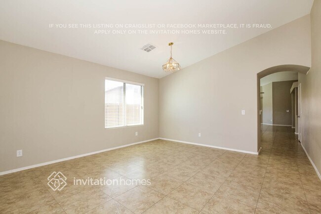 Building Photo - 2628 W Tamarisk Ave