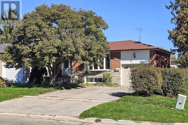 Building Photo - 629 Park Rd N