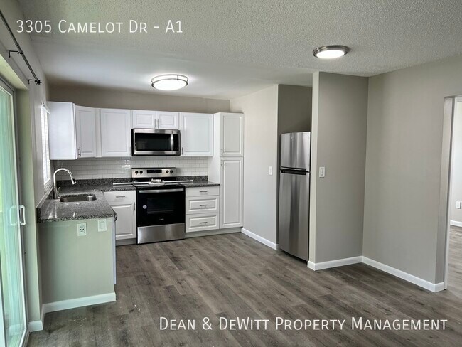 Foto del edificio - 3305 Camelot Dr