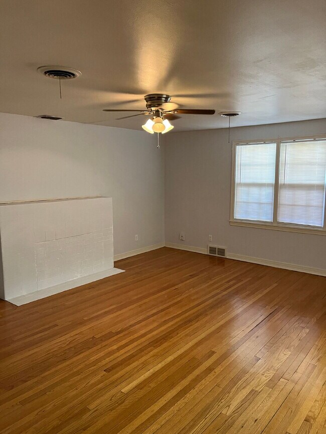 Foto del edificio - "Charming 3-Bed, 2-Bath Home with Spacious...
