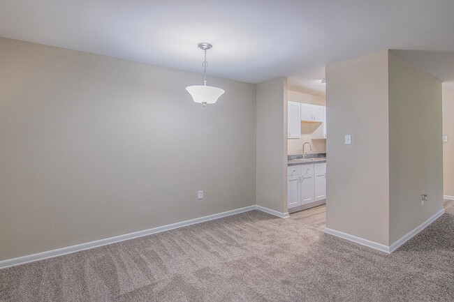 Building Photo - Whisperwood Apartments