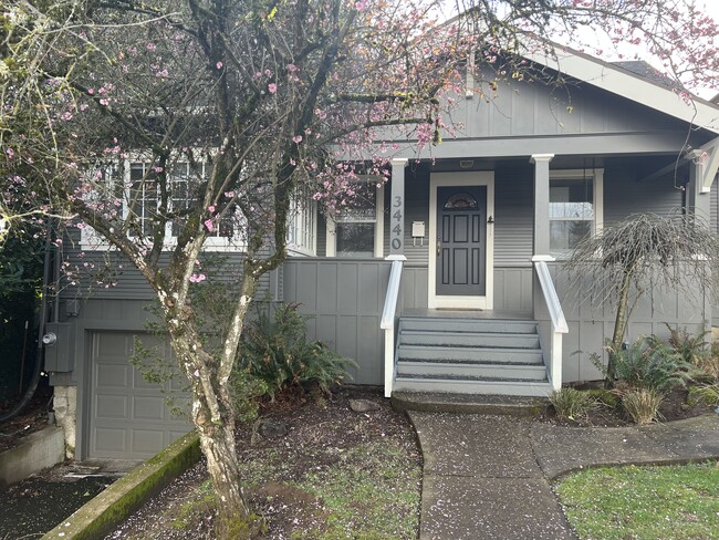 Building Photo - 3440 SW Falcon St