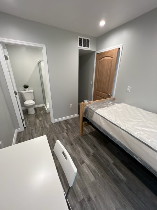 Building Photo - 406 S St Andrews Pl