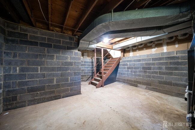 Building Photo - 828 Mountain Ave