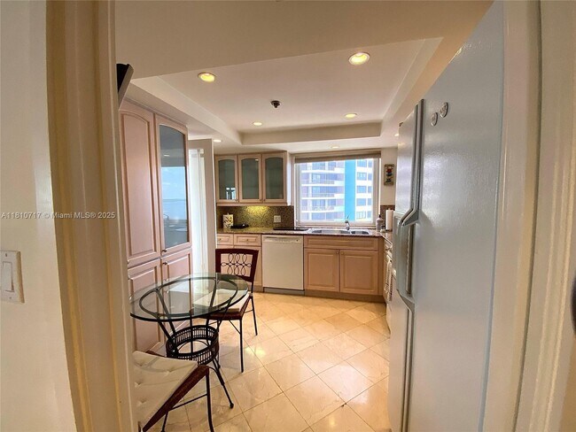 Building Photo - 1627 Brickell Ave
