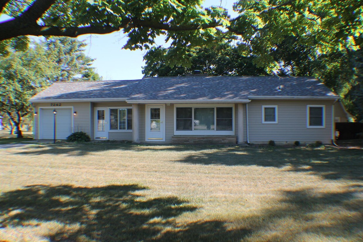 7242 E Atherton Rd, Davison, MI 48423 House Rental in Davison, MI