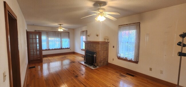 Building Photo - 1129 N Colony Rd