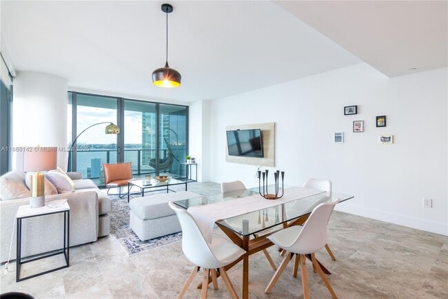 Foto del edificio - 650 NE 32nd St