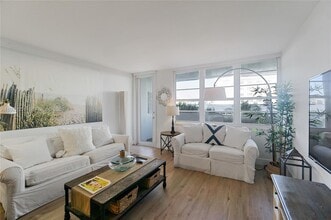 Building Photo - 100 Lincoln Rd