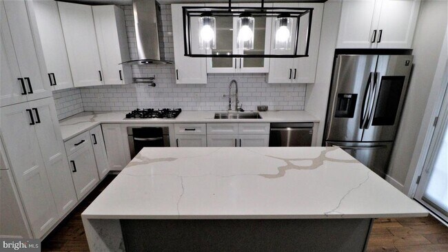 Foto del edificio - 2069 E Fletcher St
