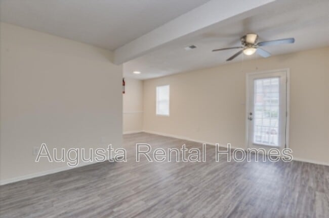 Building Photo - 2571 1/2 Tobacco Road - C