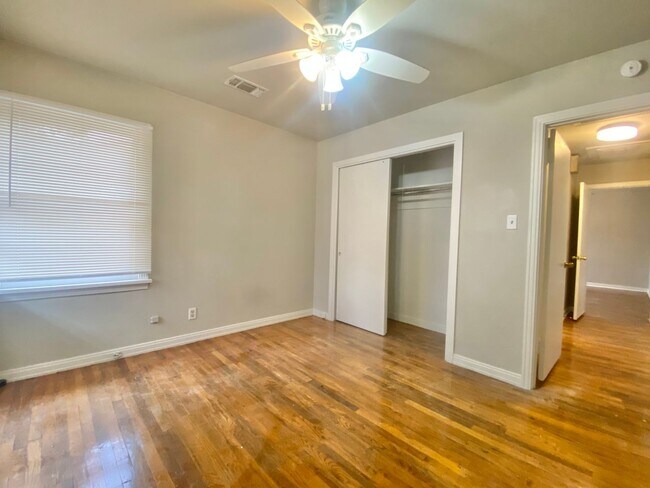 Foto del edificio - 2420 33rd St