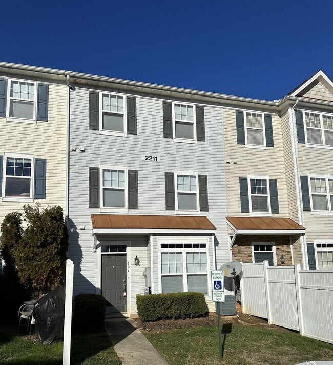 Building Photo - 2211 Raven Road #104