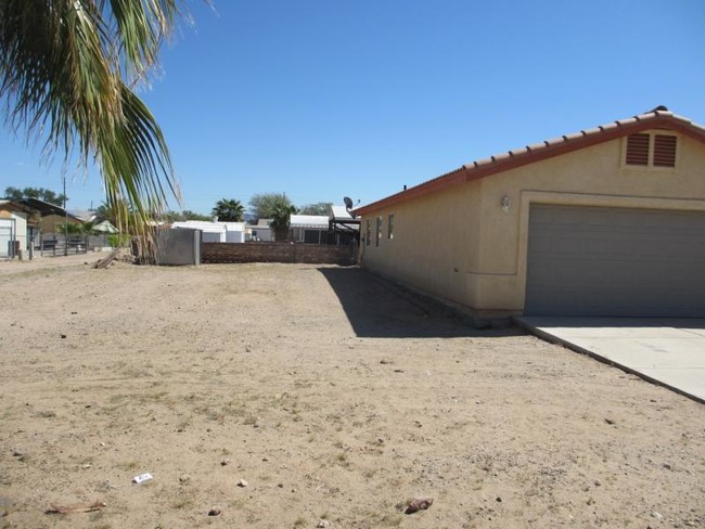 Building Photo - 9410 E Wagon Wheel Dr