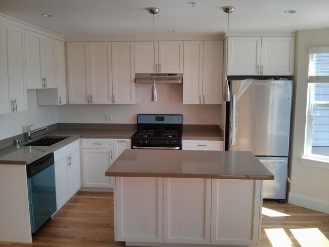 Building Photo - 641 Natoma St