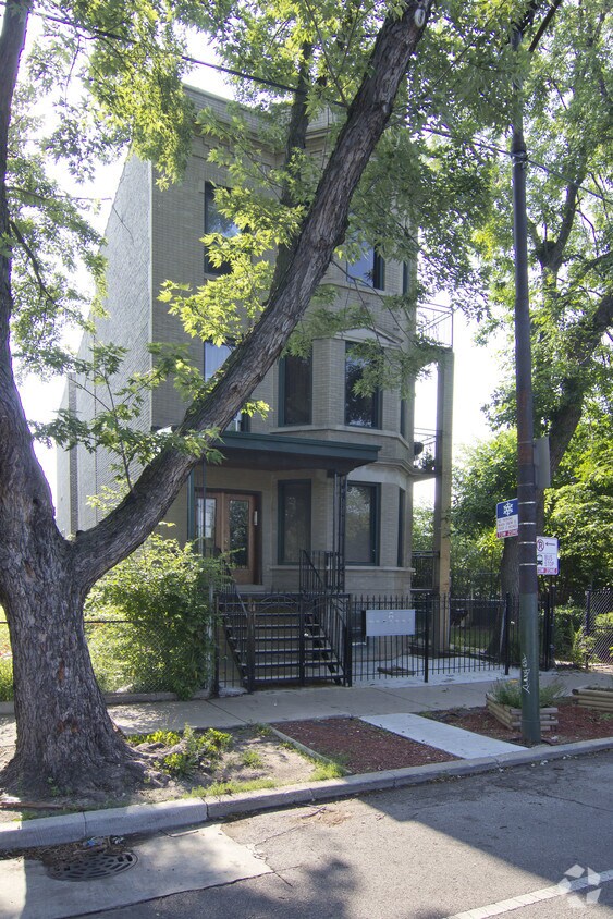 Building Photo - 1449 N California Ave