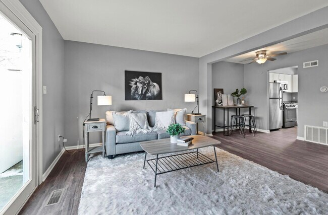 Building Photo - 2370 Woodbrook Cir S