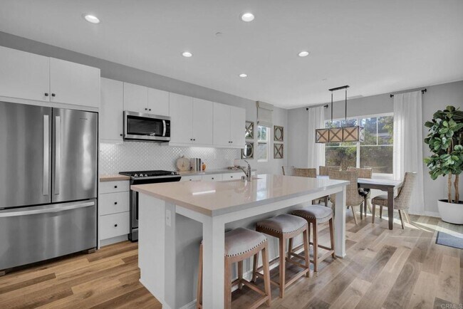 Foto del edificio - NEWER 4BD/2.5BA Home in desired Main Ranch...
