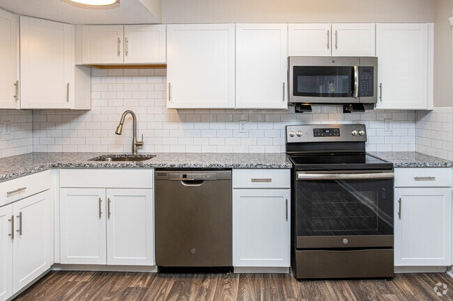 3BR, 2BA -1,032 SF - Kitchen - Sova