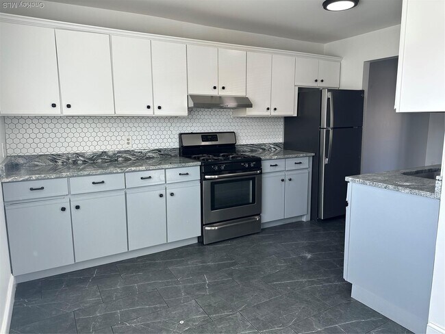 Foto del edificio - 276 Temple Hill Rd