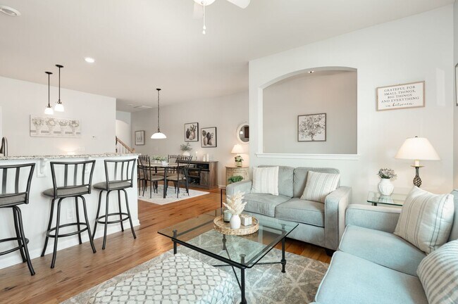 Foto del edificio - 3021 Honeylocust Ln