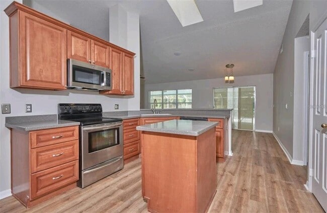 Foto del edificio - 5303 Windbrush Dr