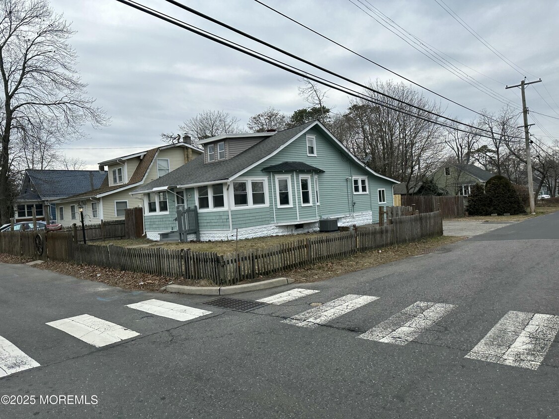 Primary Photo - 200 Mermaid Ave