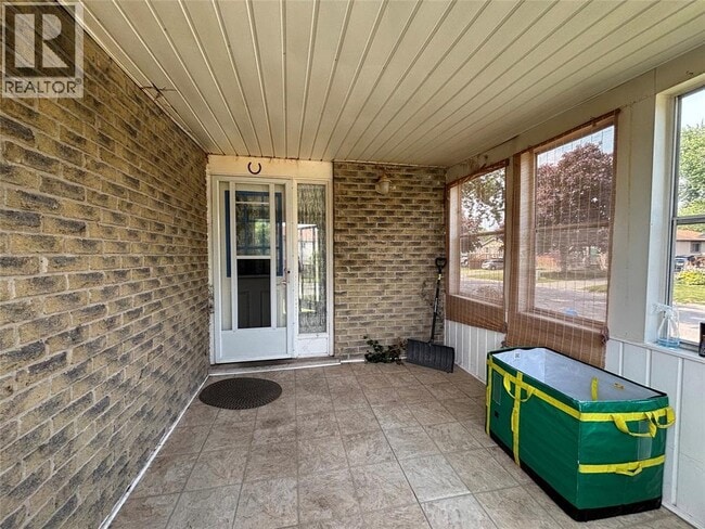 Building Photo - 139 Bedford Crescent