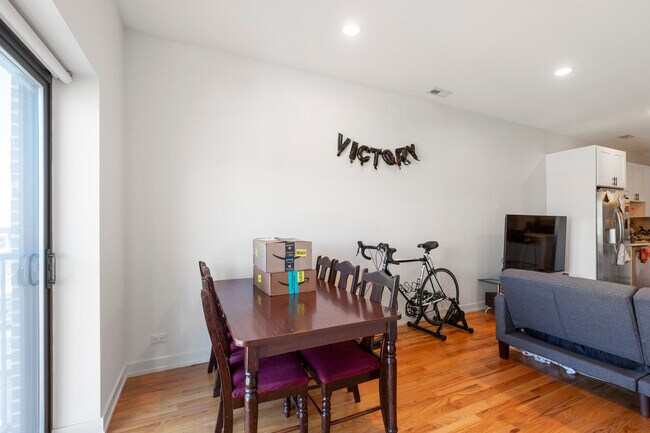 Foto del edificio - 1636 N Western Ave
