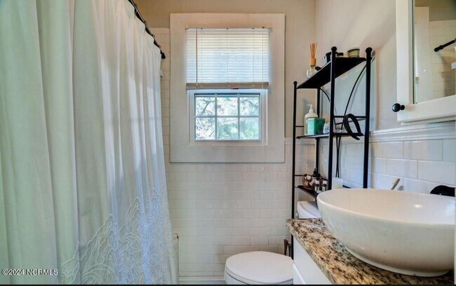 Foto del edificio - 323 Pine Grove Dr