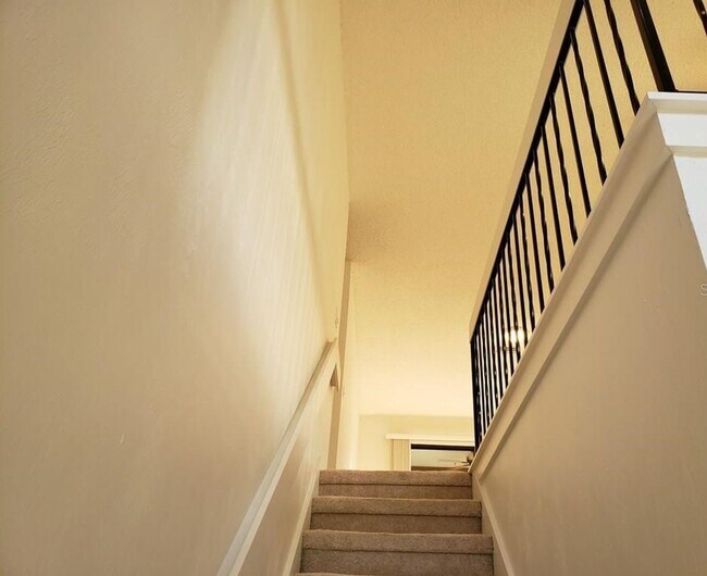 Foto del edificio - Beautiful Pond Front 2 Bedroom 2 Bath Townhome in the Wood Haven Community