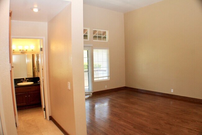 Building Photo - 3568 Mission Mesa Way