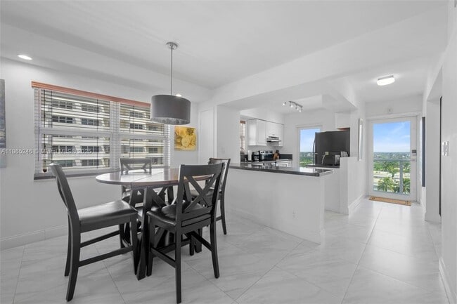 Foto del edificio - 1620 N Ocean Blvd