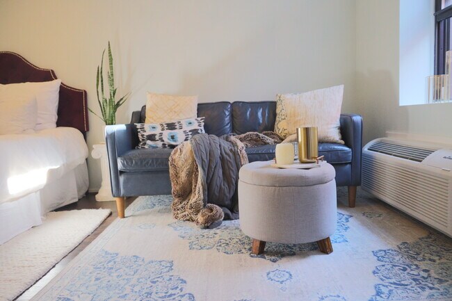 Turn left for the main room -- plenty of room for 70-inch couch. - 1844 Columbia Rd NW