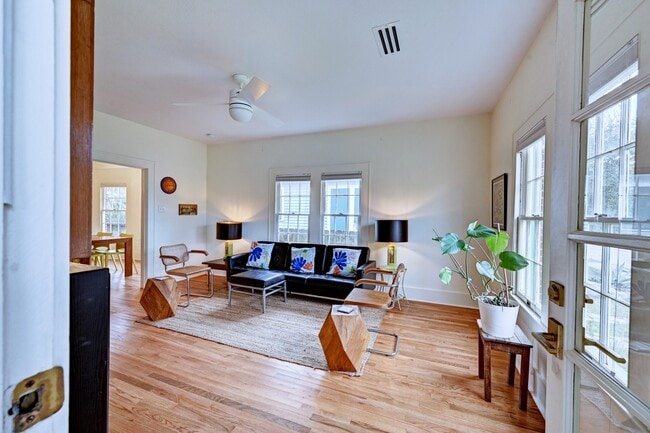 Building Photo - 3715 Avenue S 1/2