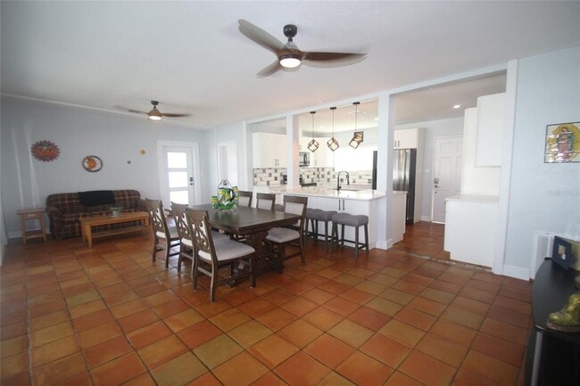 Building Photo - 2215 John Anderson Dr