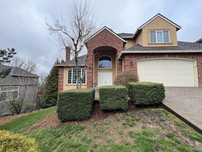 Foto del edificio - Executive-Style Northwest Heights Home with Forest Views and Refined Architectural Details