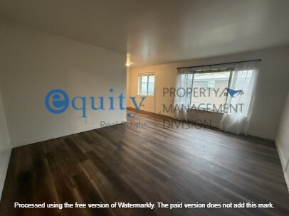 Foto del edificio - 545 Stringham Ave