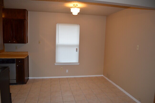Foto del edificio - Great 3 bedroom in Killeen with washer and dryer connections and brand new carpet.
