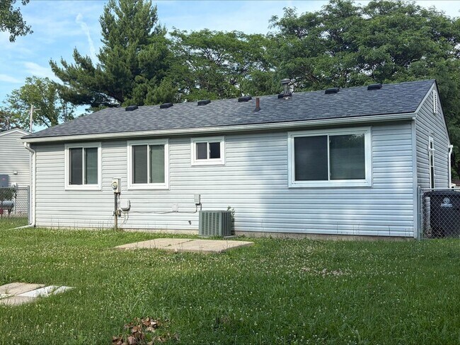 Building Photo - 15 Metroview Ct