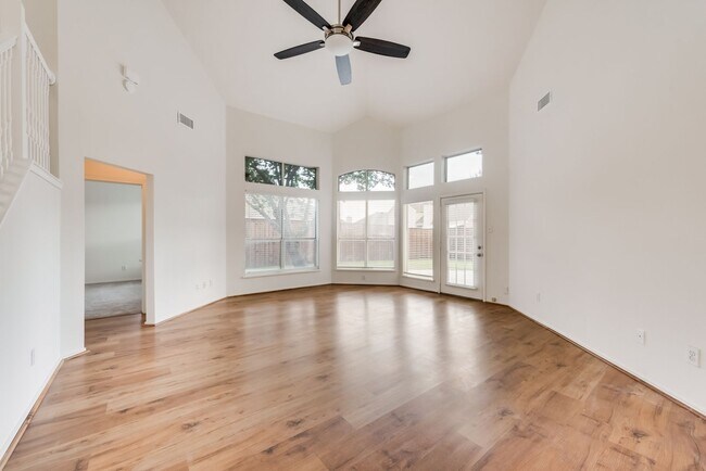 Building Photo - Updated Lease Home Near Breckinridge Park ...