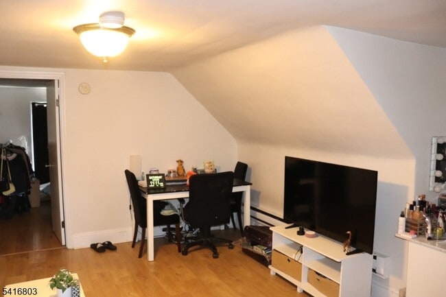 Foto del edificio - 327 Valley St