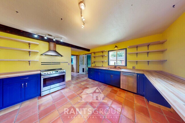 Building Photo - Charming 3-bedroom, 1-bath home in West Ol...