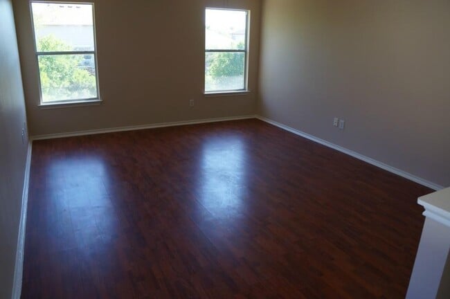 Building Photo - 2704 Vinson Ct