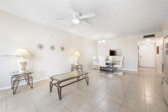 Building Photo - 10625 SW 112th Ave